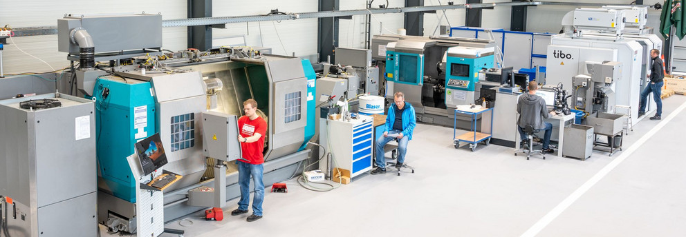 Werkzeugmaschinen und Mitarbeiter